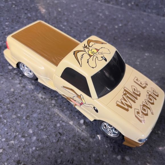 Wile Coyote Snap Kit Truck , Assembled - Picture 4 of 12